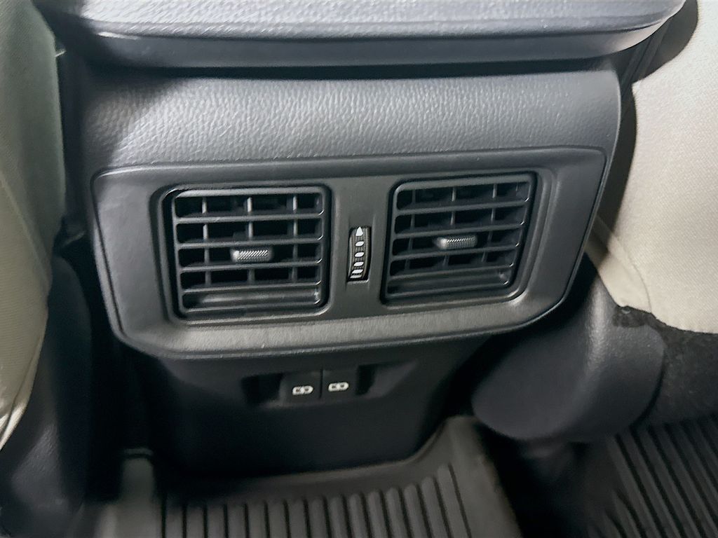 2023 Toyota RAV4 XLE photo 19