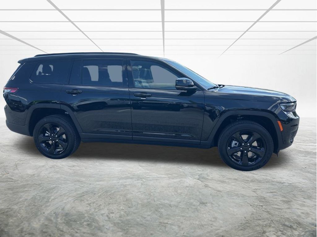 2025 Jeep Grand Cherokee Altitude X photo 3