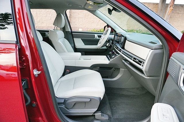 Used 2025 Red Hyundai SEL image 10