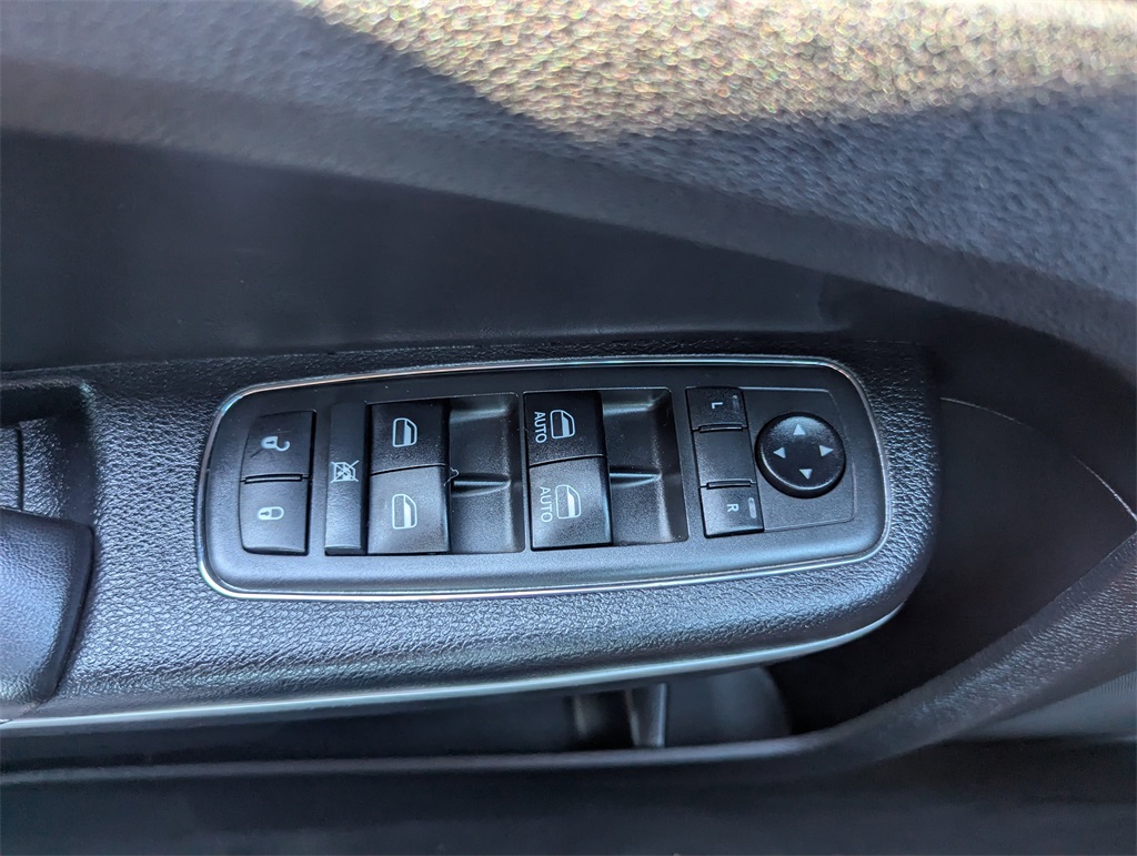 2019 Chrysler 300 S photo 11