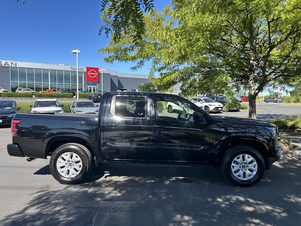 2023 Nissan Frontier SV photo 3