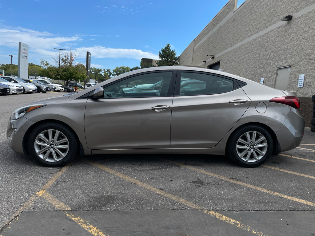 2015 Hyundai Elantra SE photo 2