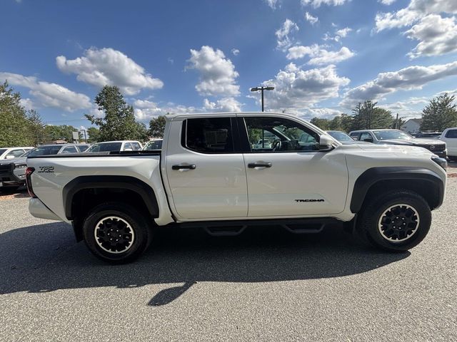 2024 Toyota Tacoma TRD Off-Road photo 3