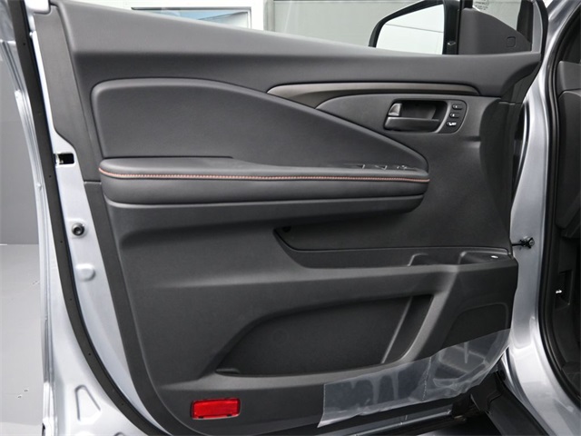 2025 Honda Ridgeline TrailSport photo 2