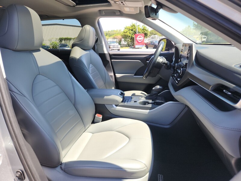 2021 Toyota Highlander XLE photo 14