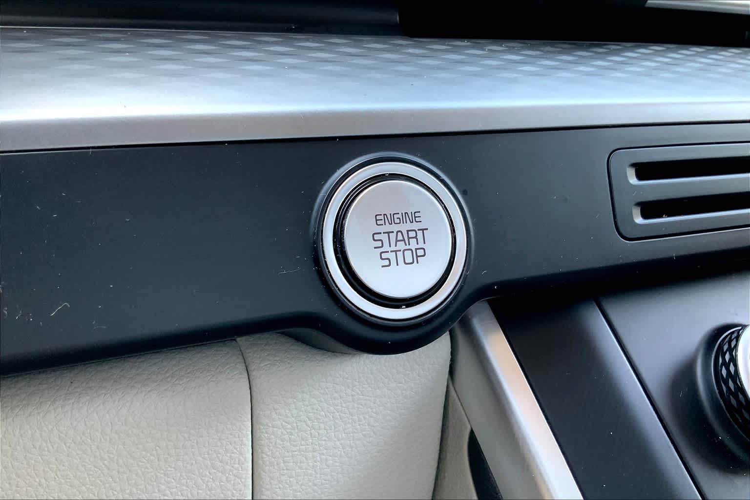 2022 Kia Carnival LX photo 30