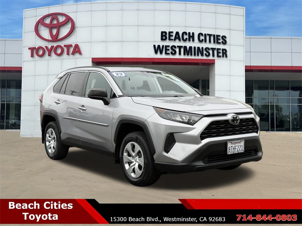 2020 Toyota RAV4 LE's photo