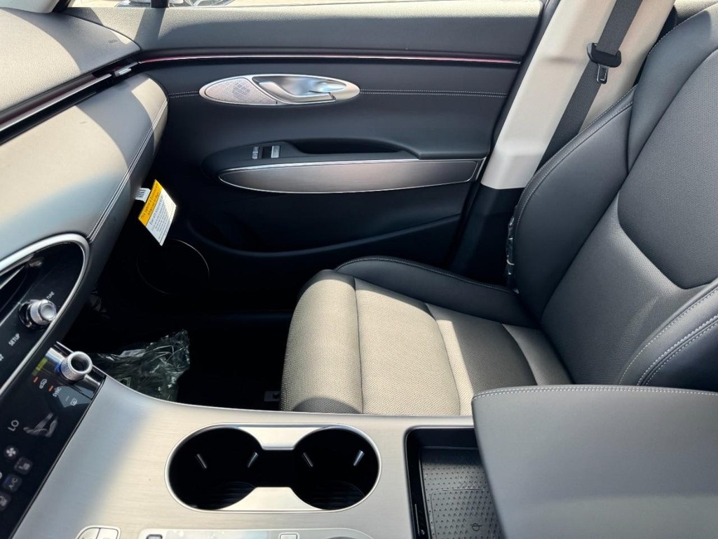 2026 Genesis GV70 2.5T Select photo 9