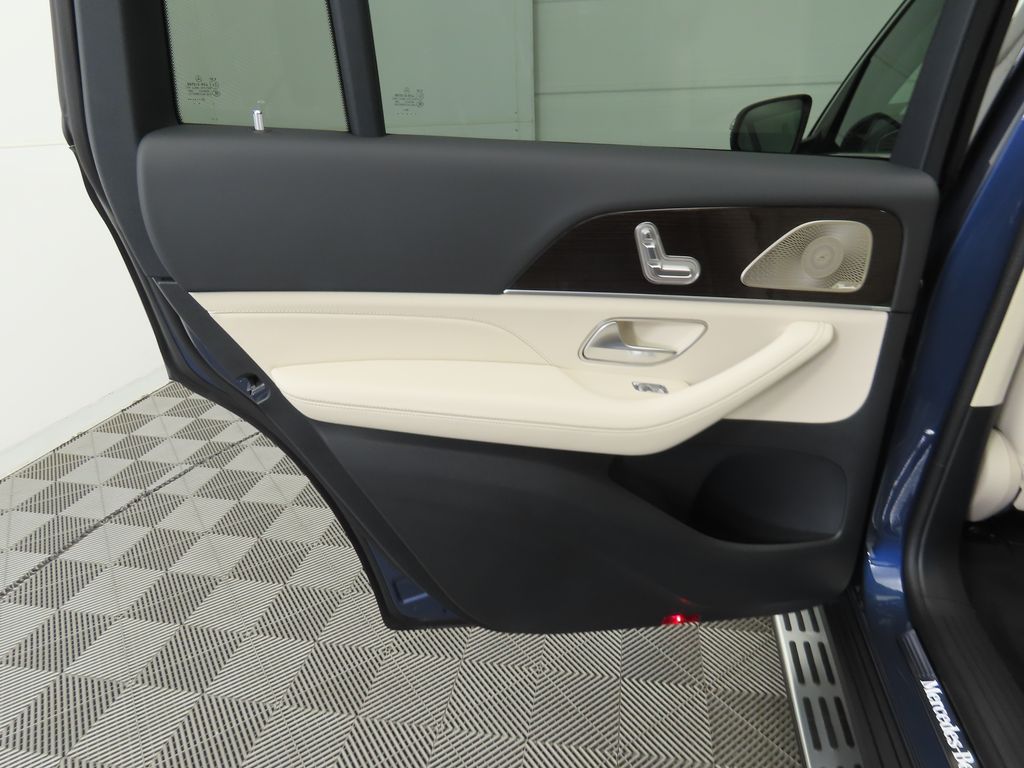 2026 Mercedes Benz GLS 450 4MATIC photo 27