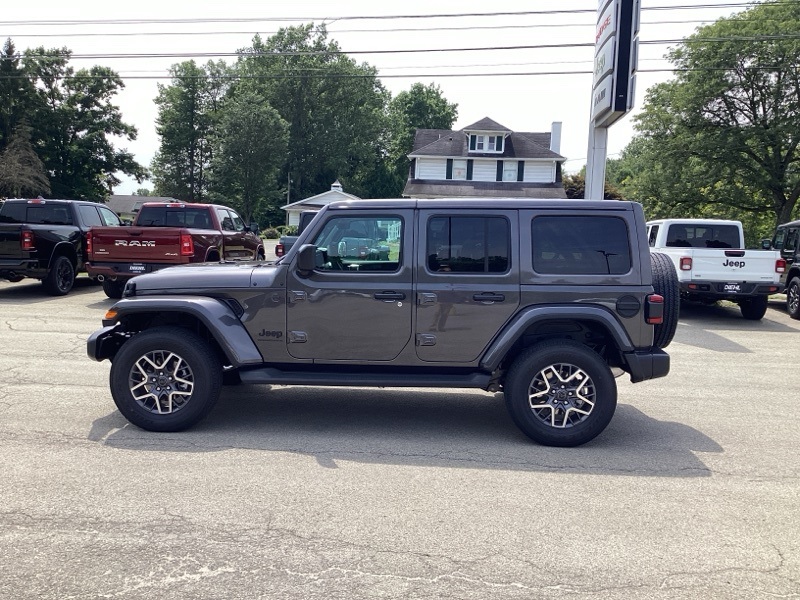 2025 Jeep Wrangler Sahara photo 3