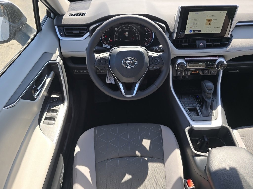 2025 Toyota RAV4 XLE photo 28