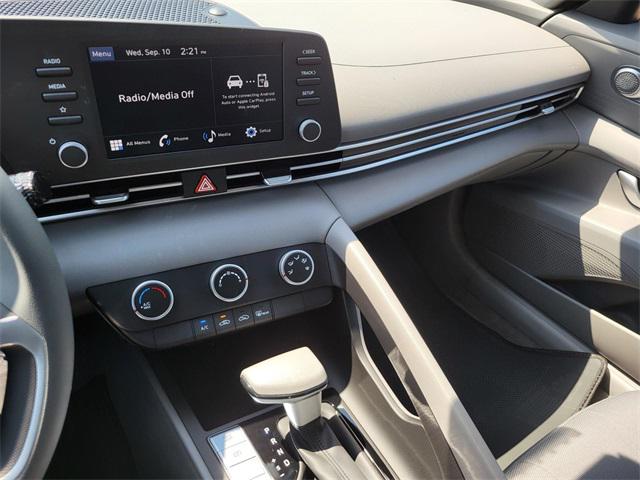 2025 Hyundai Elantra SE photo 15