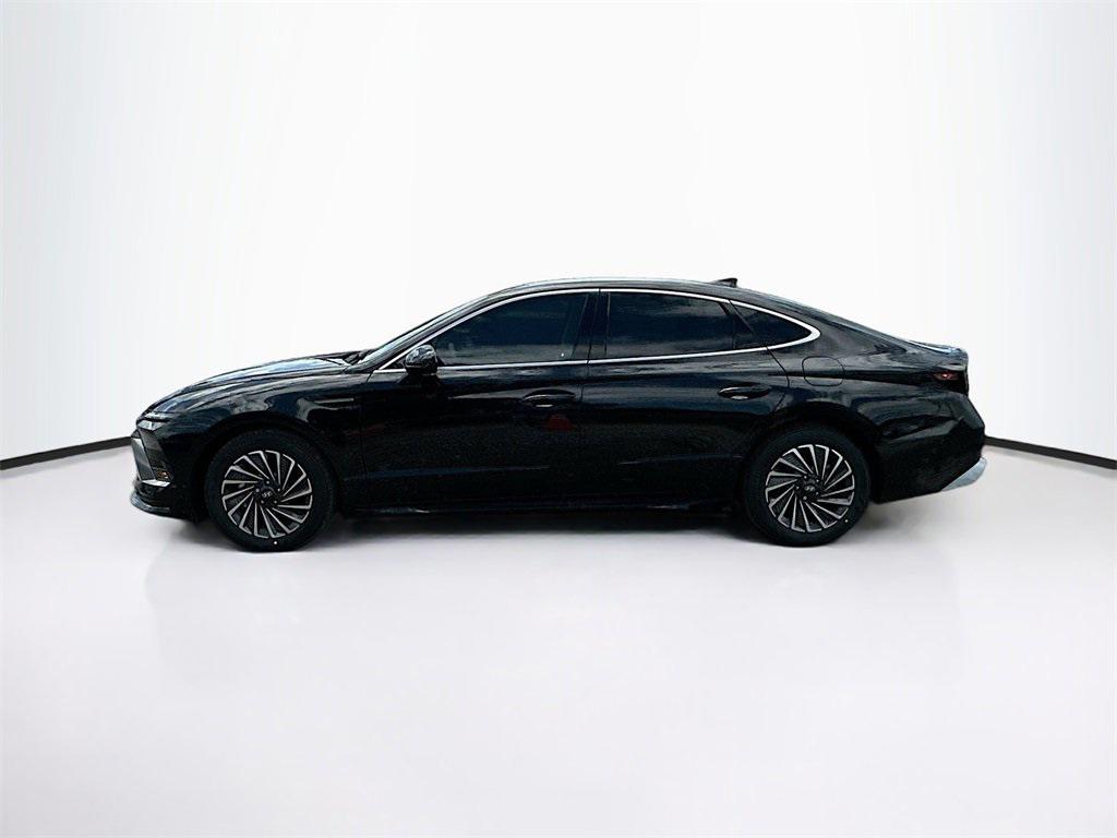 2025 Hyundai Sonata Hybrid SEL photo 2