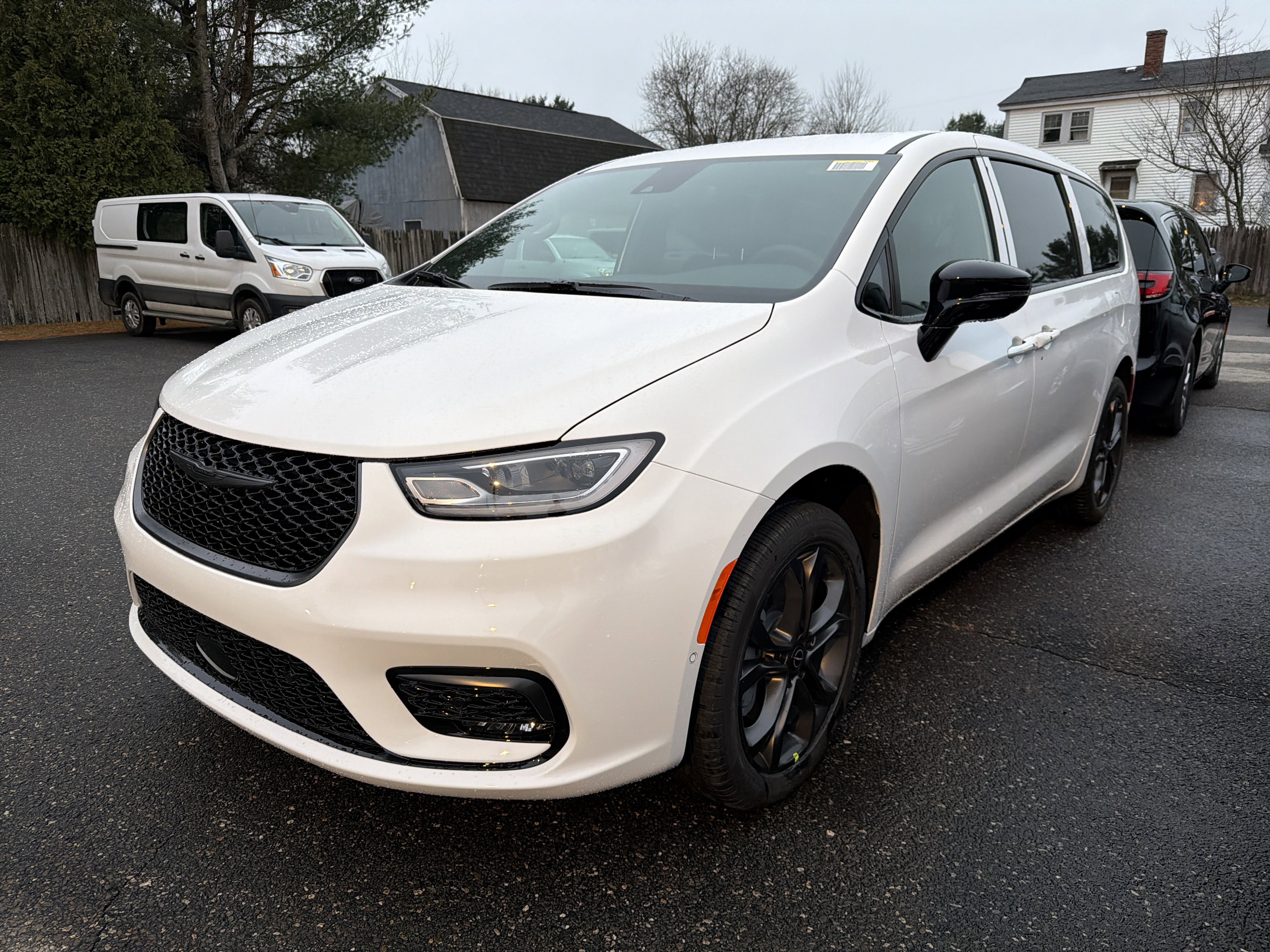 2026 Chrysler Pacifica Select's photo