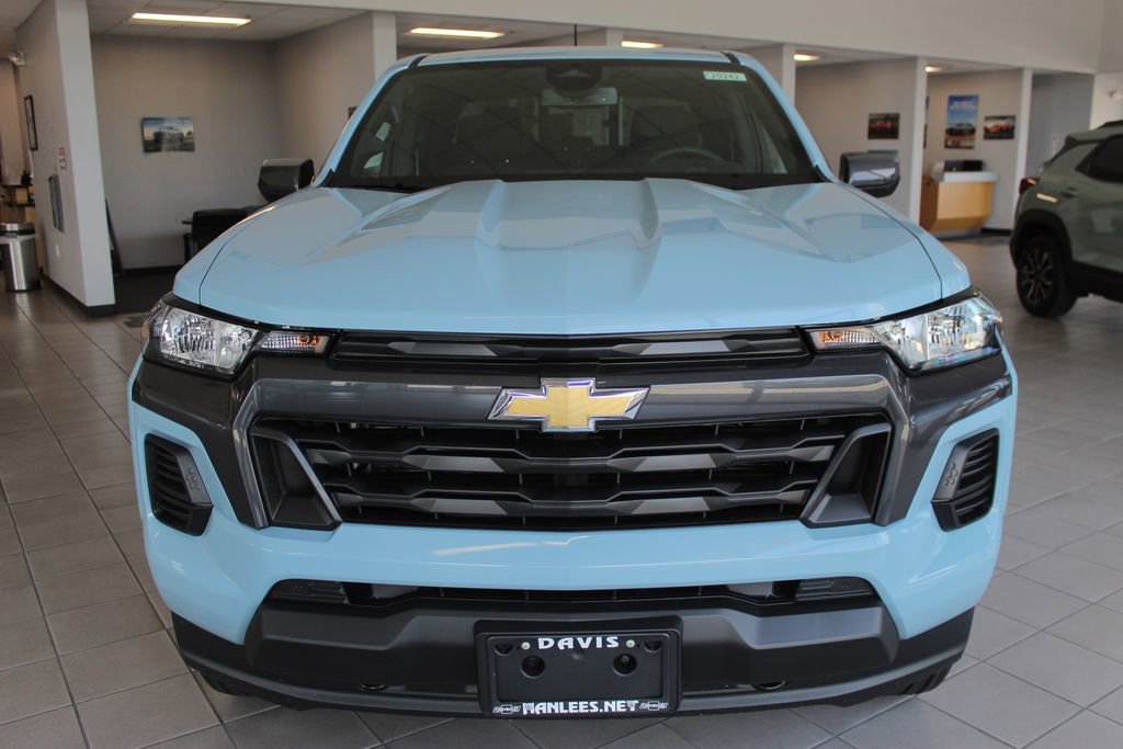 2025 Chevrolet Colorado Work Truck LT photo 3