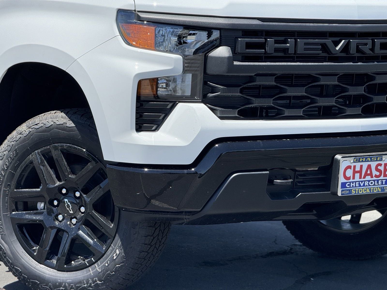 2024 Chevrolet Silverado 1500 Custom Trail Boss photo 2