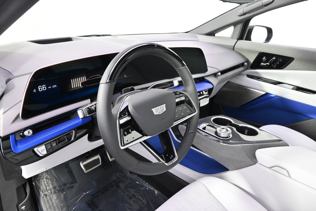 2025 Cadillac Optiq Luxury photo 11