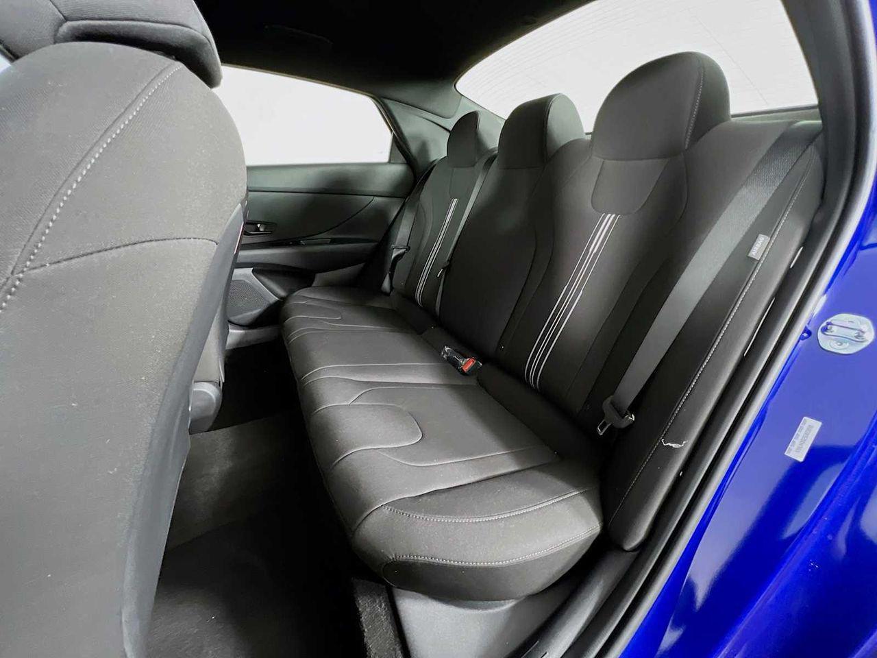 2025 Hyundai Elantra SEL Sport photo 12