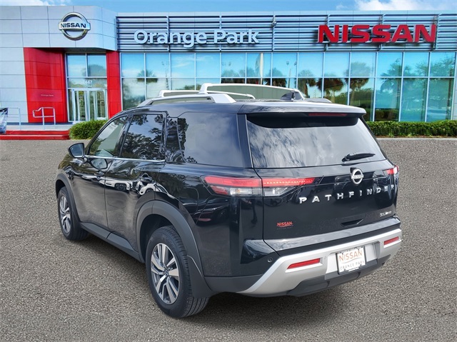 2024 Nissan Pathfinder SL photo 3