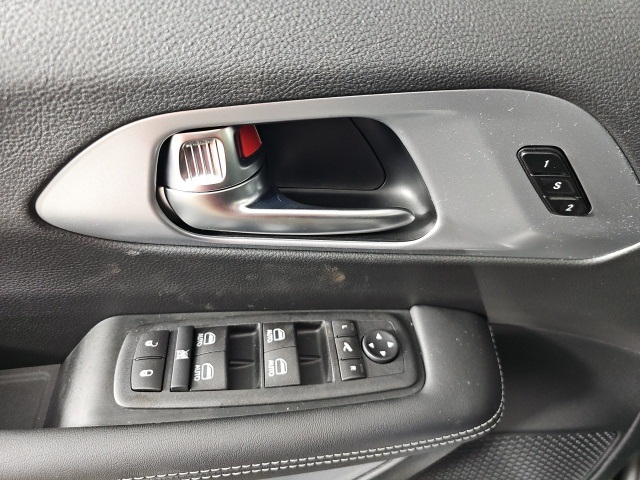 2026 Chrysler Pacifica Limited photo 12