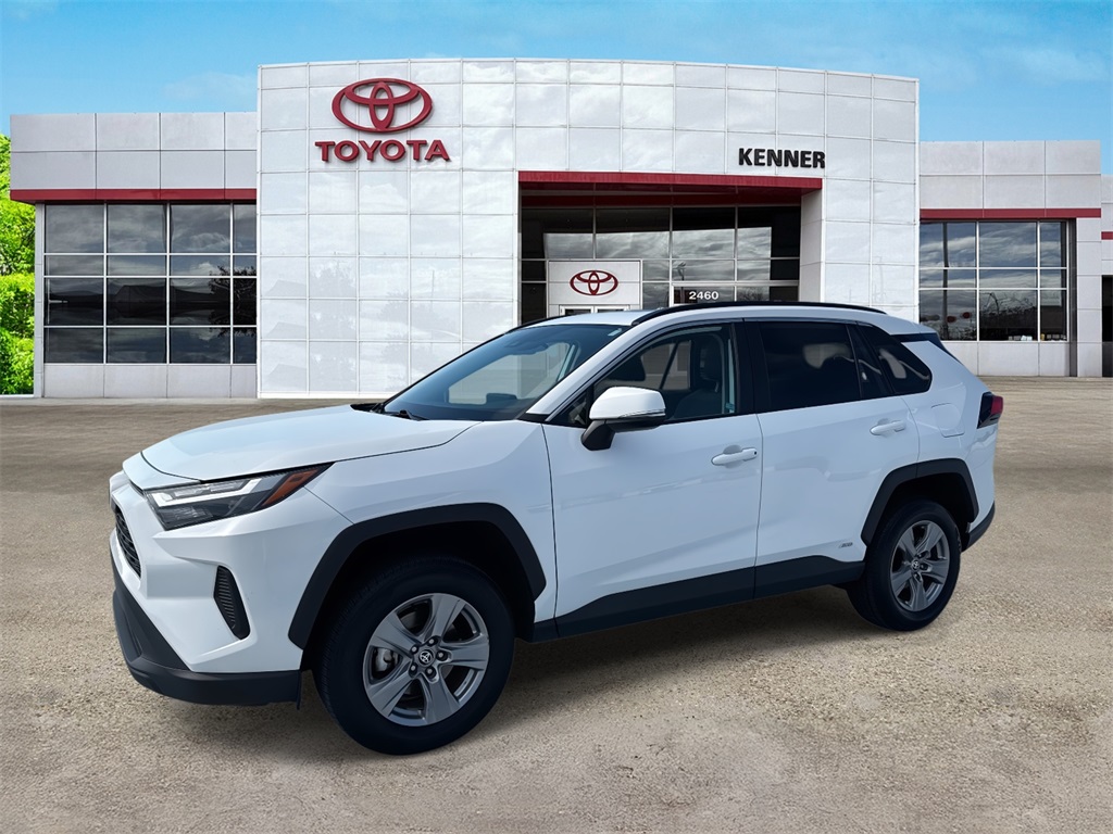 2022 Toyota RAV4 Hybrid XLE photo 2