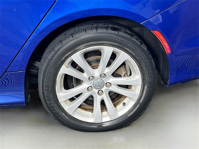 2015 Chrysler 200 Limited photo 10