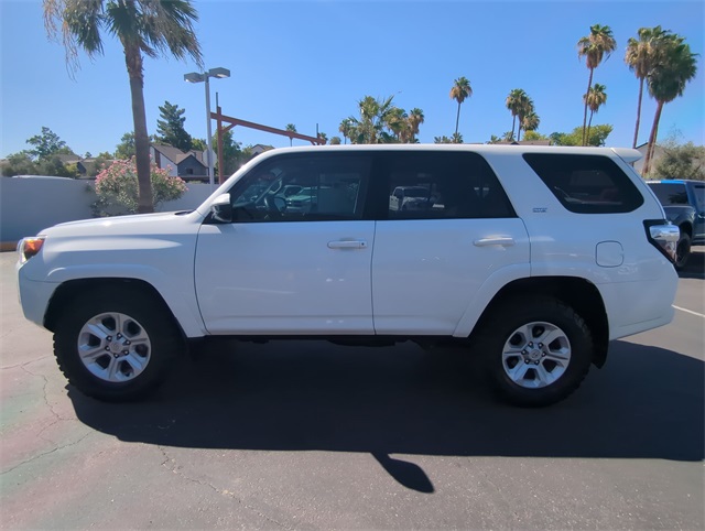 2022 Toyota 4Runner SR5 photo 3