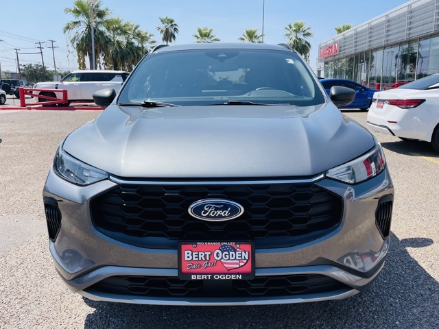 2023 Ford Escape ST-Line photo 2