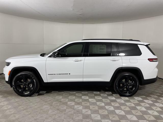 2025 Jeep Grand Cherokee Limited photo 7