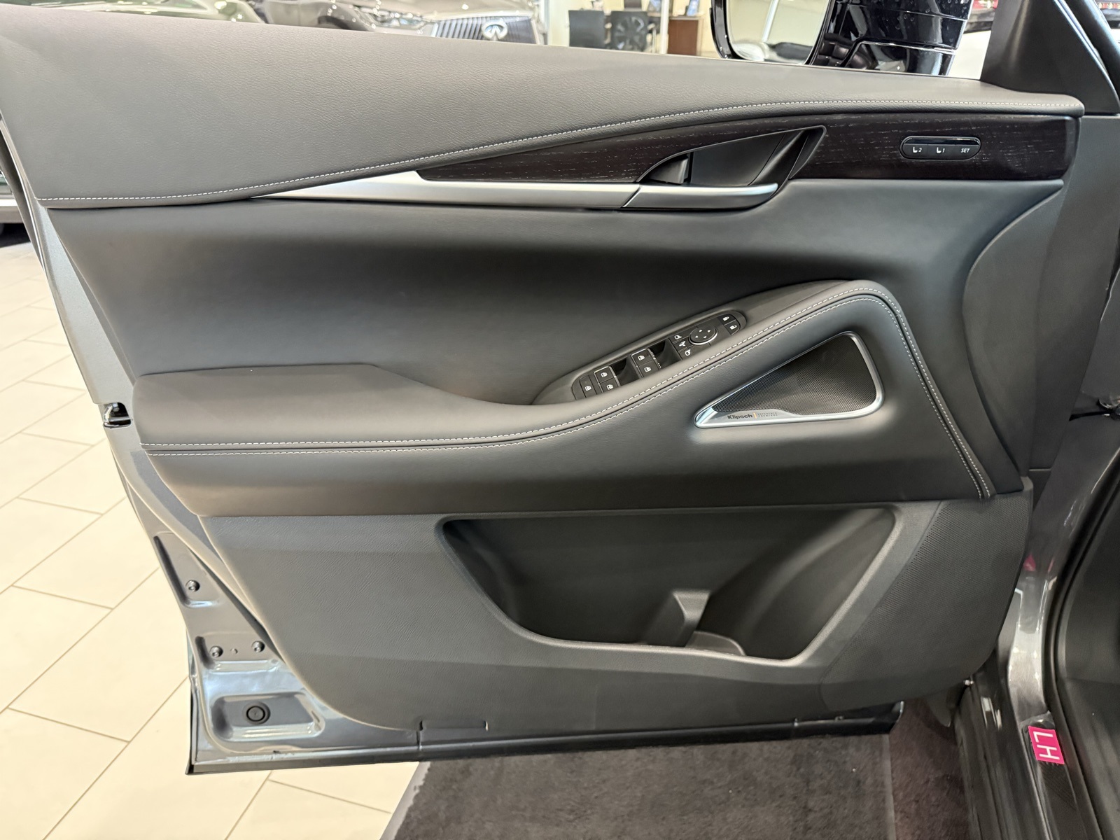 2026 Infiniti QX60 Autograph photo 12