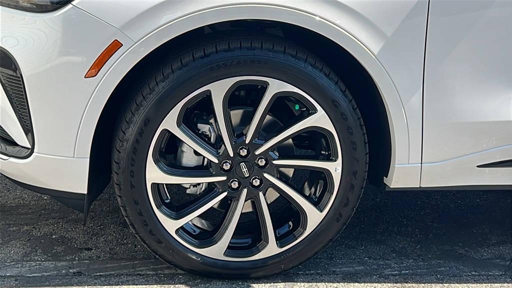 2026 Lincoln Nautilus Black Label photo 2