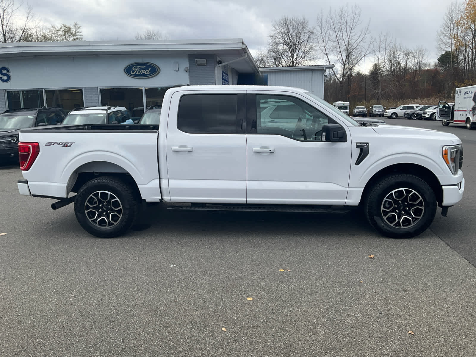 2021 Ford F-150 XLT photo 2