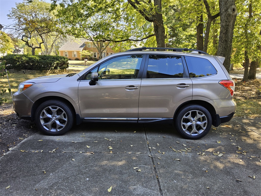 2016 Subaru Forester 2.5i Touring photo 4