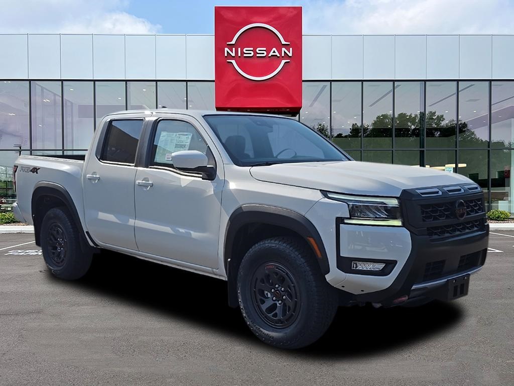 2025 Nissan Frontier Crew Cab PRO-4X photo 2