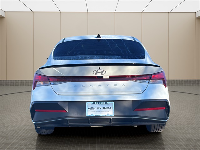 2025 Hyundai Elantra SEL Sport photo 4