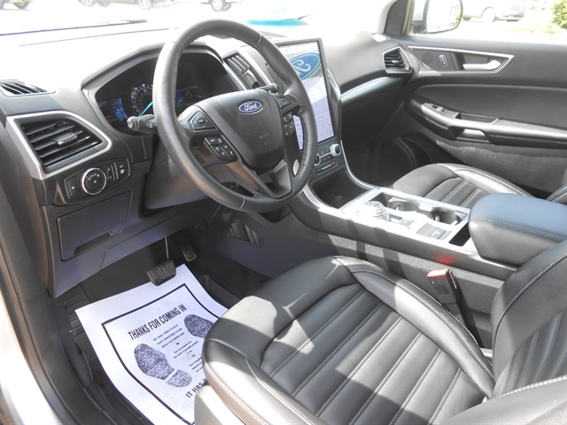 2022 Ford Edge SEL photo 3