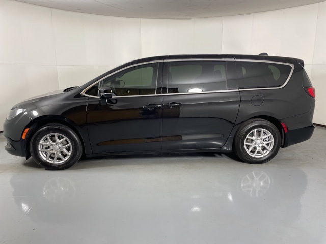 2026 Chrysler Voyager LX photo 3