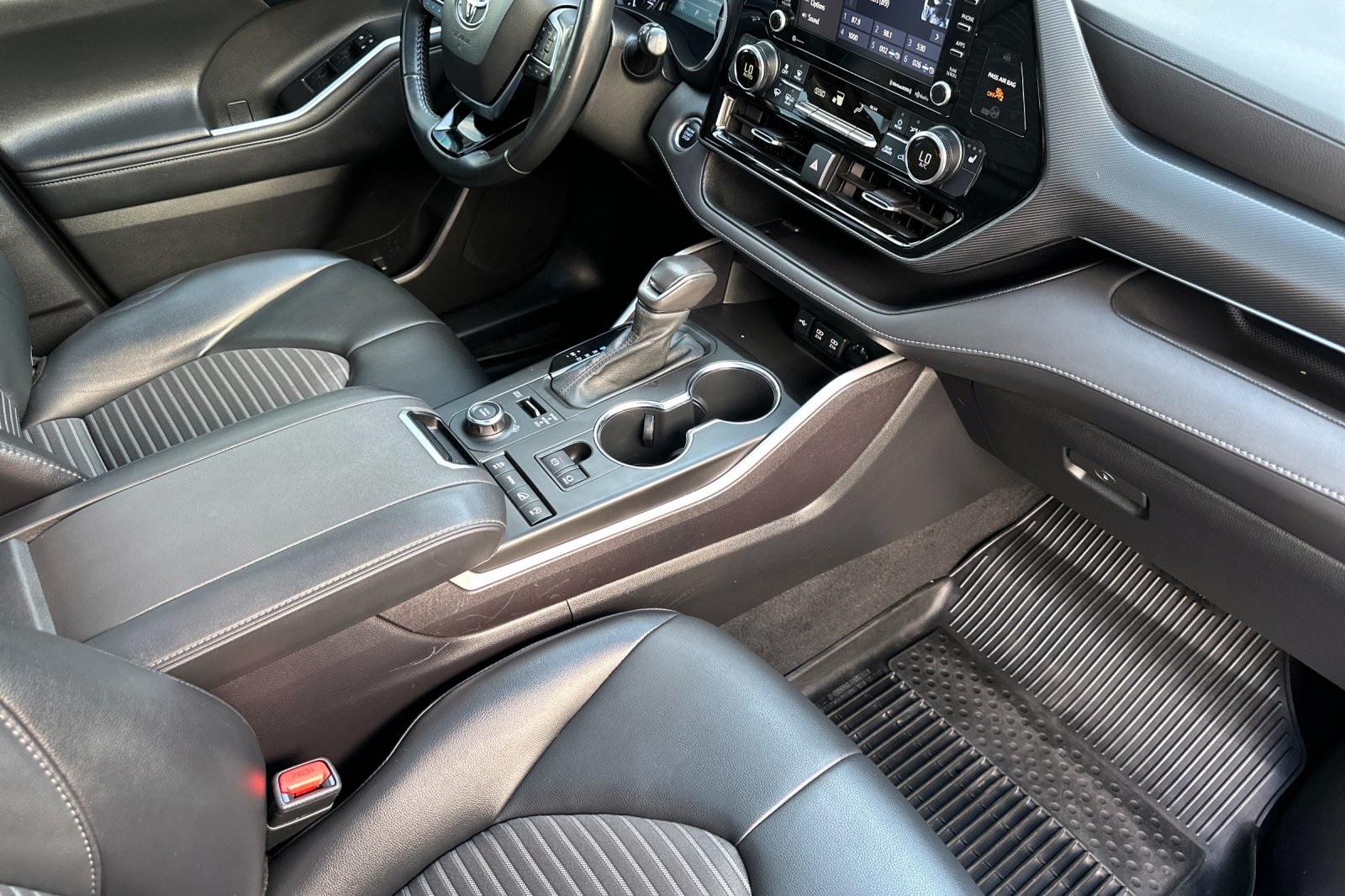 2021 Toyota Highlander XSE photo 16