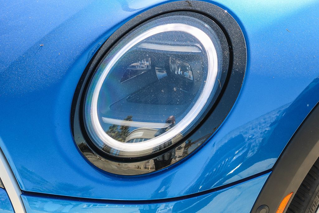2025 Mini Cooper 2 Door Hardtop Iconic photo 4