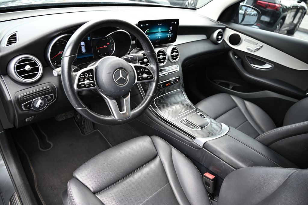 2021 Mercedes Benz GLC 300 photo 17