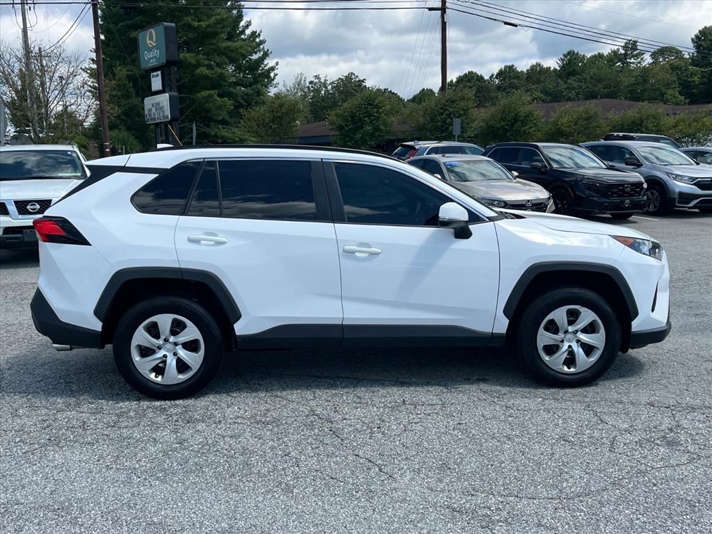 2021 Toyota RAV4 LE photo 2