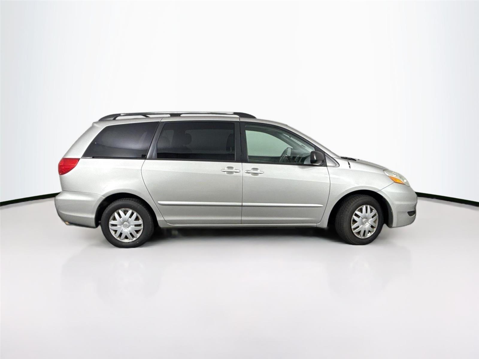 2008 Toyota Sienna LE photo 4