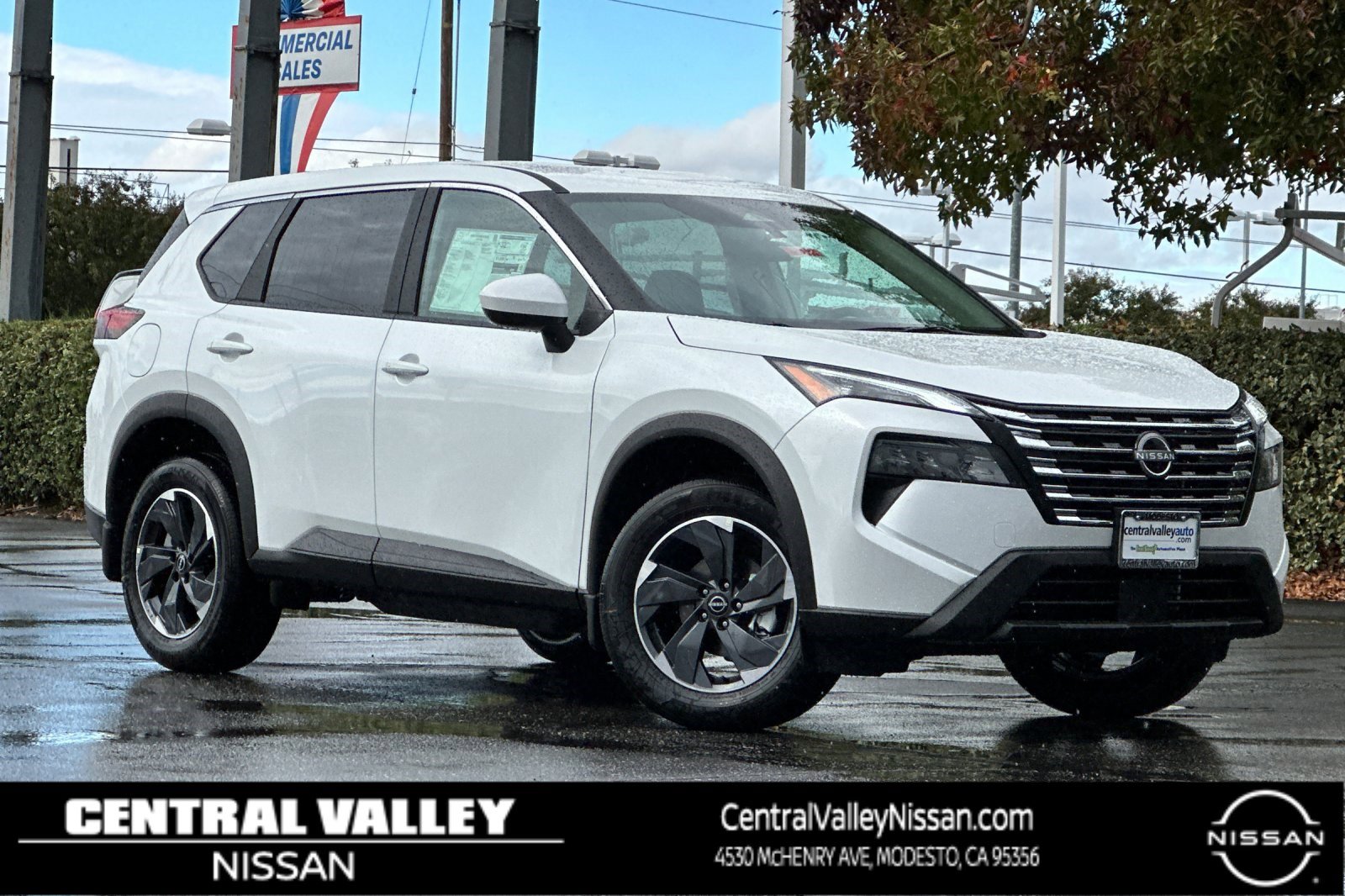 2026 Nissan Rogue SV's photo