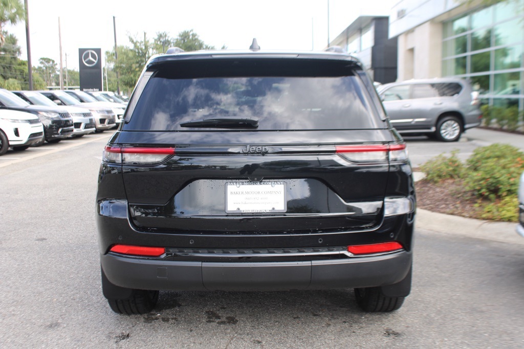 2023 Jeep Grand Cherokee Altitude photo 5