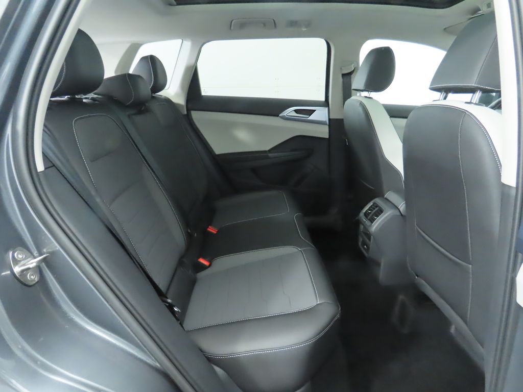 2025 Volkswagen Taos SE photo 22