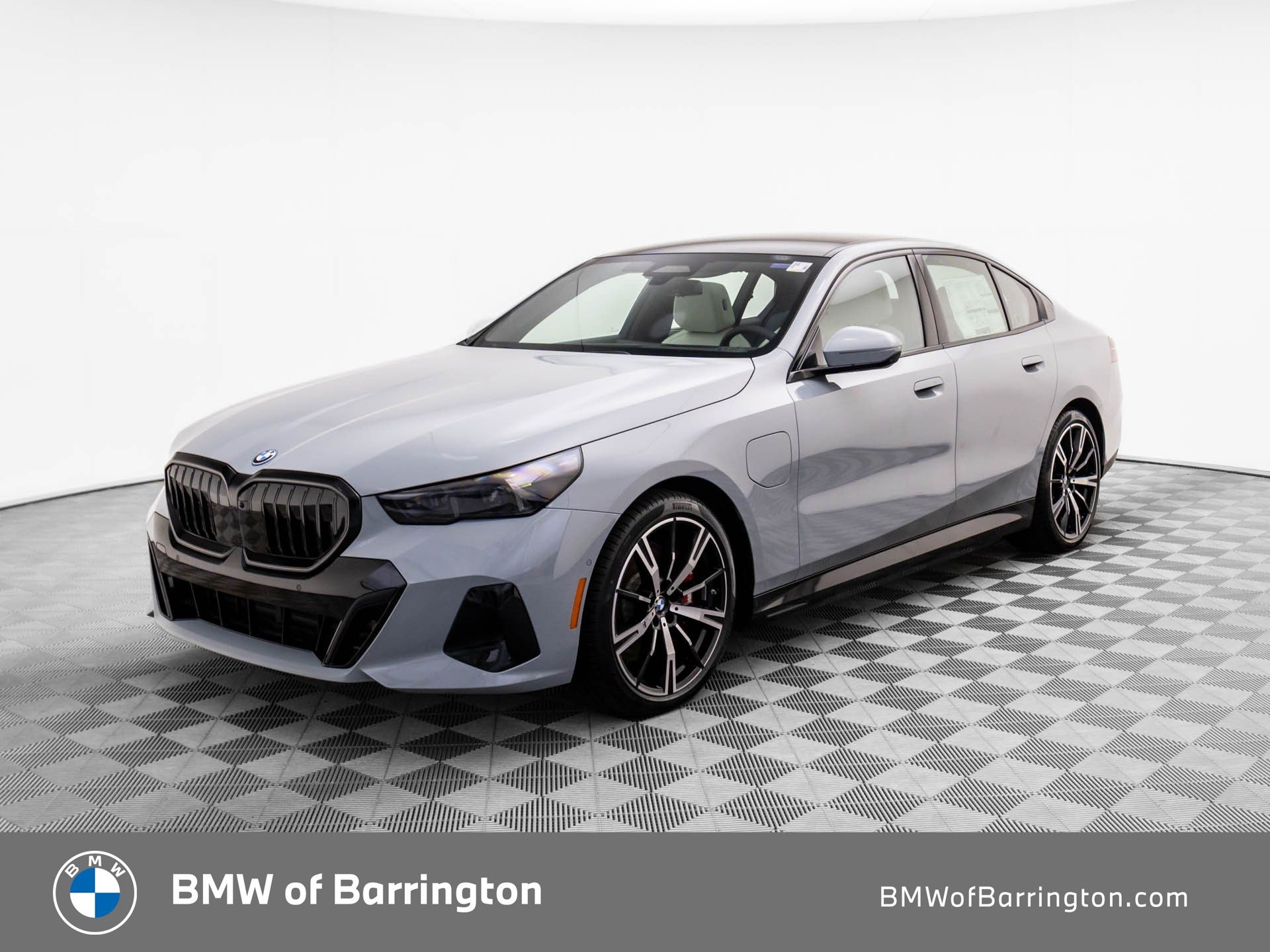 2026 BMW 5 Series 550e's photo