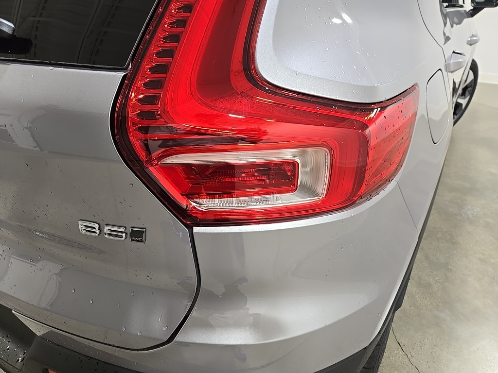 2026 Volvo XC40 Core photo 17