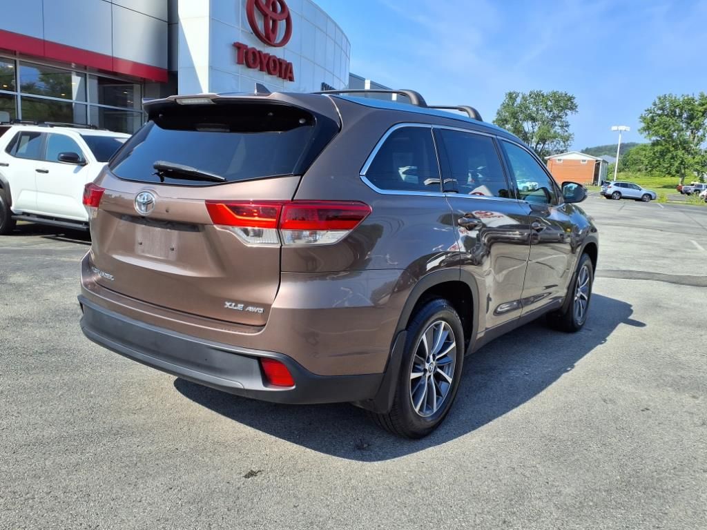 2018 Toyota Highlander XLE photo 2