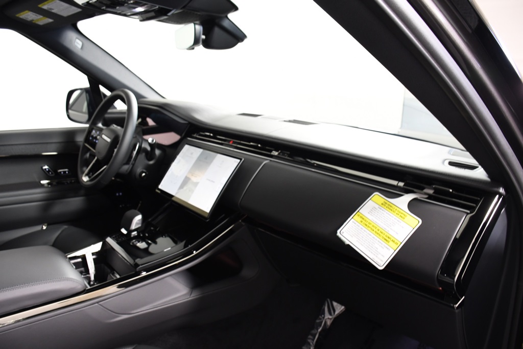2025 Land Rover Range Rover Sport SE photo 18