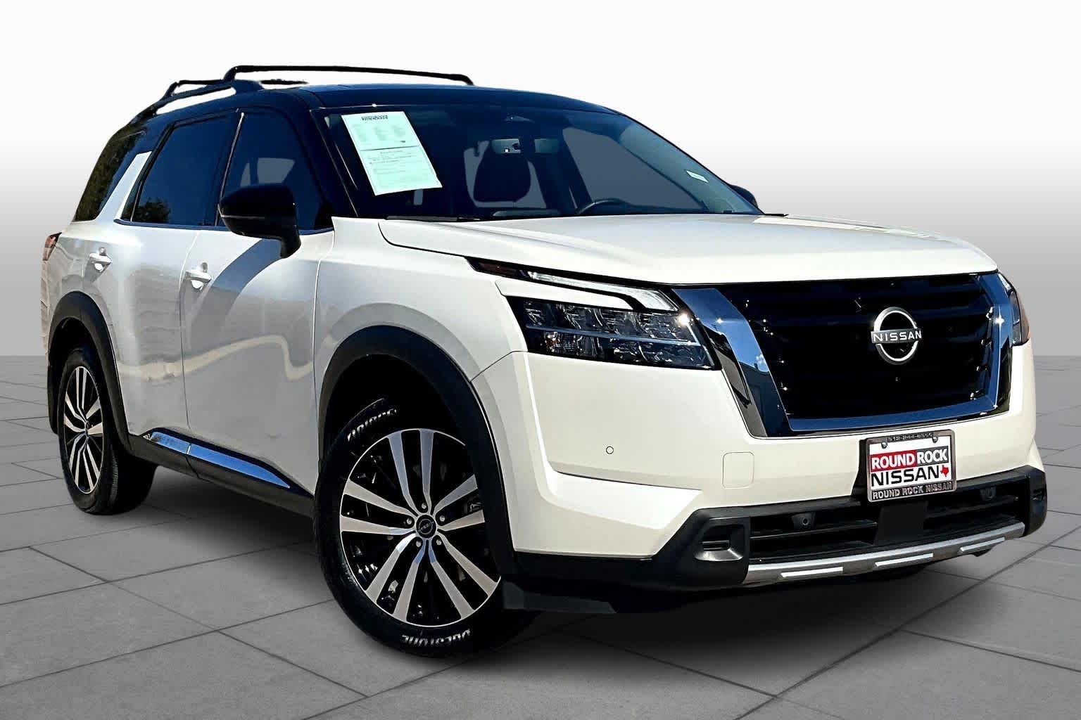 2024 Nissan Pathfinder Platinum photo 2